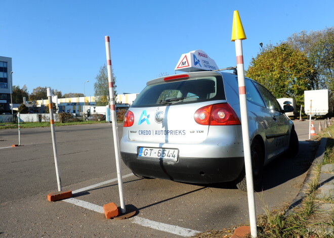 Uz ārkārtējās situācijas laiku pārtrauc autoskolu braukšanas nodarbības