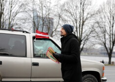 Protestētāju bars ar Klimoviču priekšgalā ignorē aizliegumus un sarīko akciju Valkā