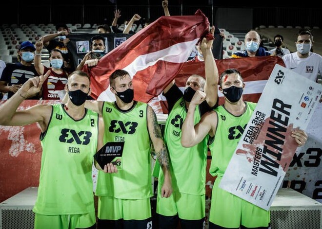 Latvijas vadošā 3x3 basketbola komanda aizraujošā trillerī pirmo reizi vēsturē triumfē Pasaules tūres finālposmā