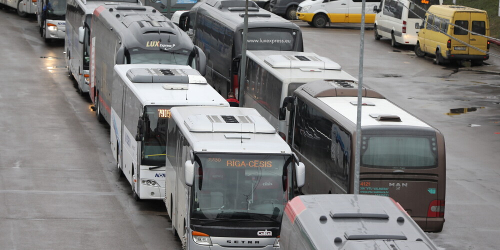 Ar Covid-19 inficējies pasažieris braucis autobusā no Rīgas uz Madonu