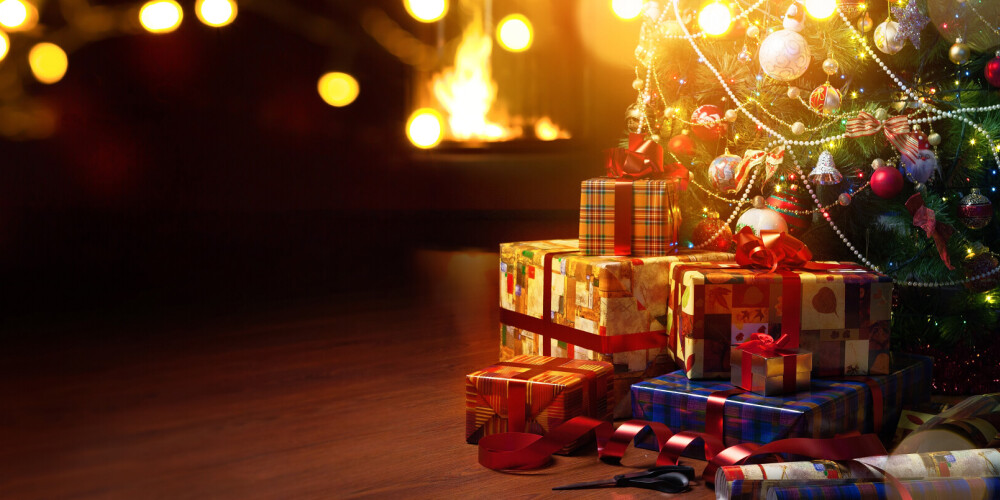 Ziemassvētki jeb Ziemsvētki ir ikgadēji svētki, kuros svin ziemas saulgriežus un Jēzus Kristus dzimšanu. Lielākajā daļā pasaules kristiešu ziemassvētkus svin no 24. līdz 26. decembrim (24. decembrī ir Ziemassvētku vakars, 25. decembrī — Pirmie Ziemassvētki, bet 26. decembrī — Otrie Ziemassvētki). Daudzās valstīs Ziemassvētki ir brīvdienas, un tos svin arī cilvēki, kas pēc reliģiskās pārliecības nav kristieši. Ziemassvētku gaidīšanas laiks tiek saukts par adventi.