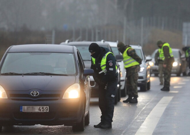 Lietuvas policistiem nedēļas nogale bijusi darbīga - ierobežojumus pārkāpt gribējuši daudzi