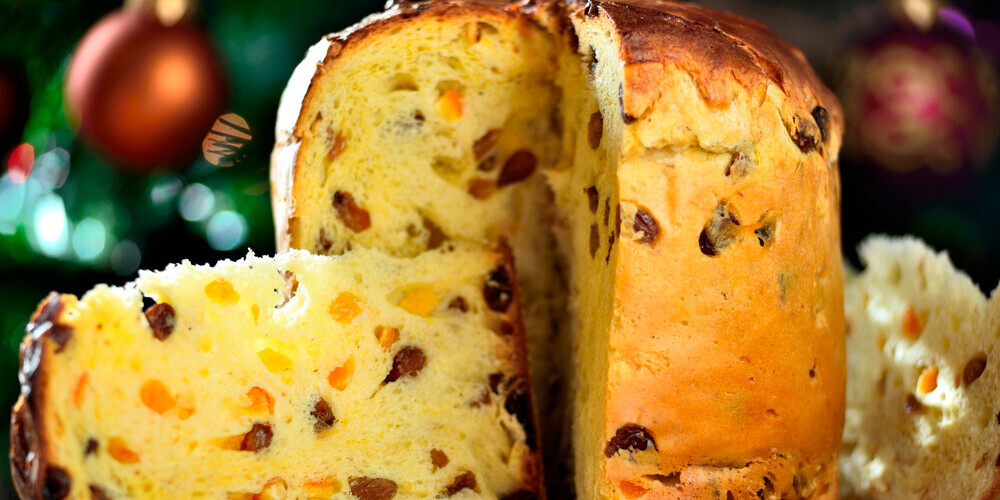 Tuvojoties Ziemassvētkiem, visi sevi cienoši pasaules veikali pircējiem piedāvā kādu panetoni – kartona vai metāla kārbā, ar vairāk vai mazāk greznu lenti apsietu, izsmalcinātu ģimenes maiznīcas cepumu pat par 50 eiro gabalā vai lielražotāja piedāvāto par pieciem…