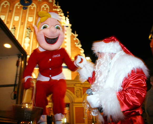 Pēdējo 100 gadu laikā latviešu Ziemassvētku svinēšanas tradīcijas mainījušās vairākkārtīgi – brīžiem pat par 180 grādiem.
