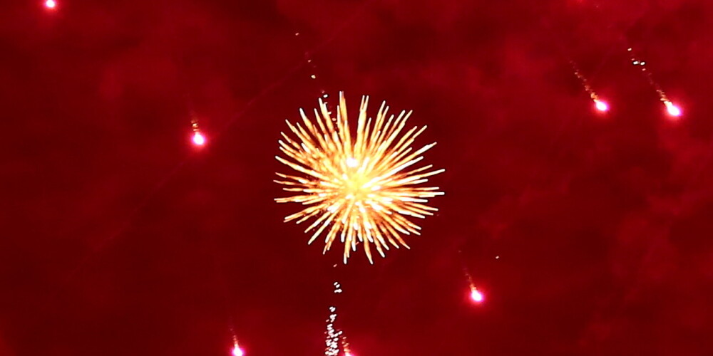 Rīgas svētku uguņošana 11. novembra krastmalā.