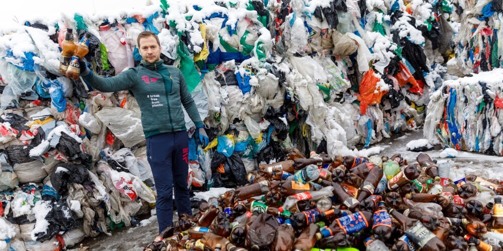 Trīs dienās 9313 atkritumu vienības – vides aktīvists Tālis Banga rāda, ko savācis saviem spēkiem.