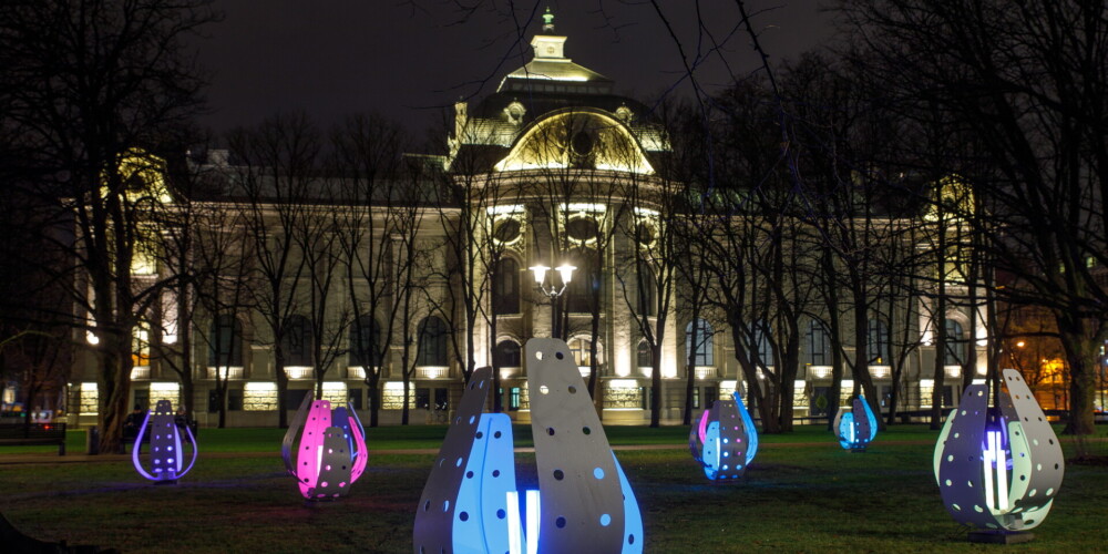 FOTO: Rīga iemirdzējusies īpašā Ziemassvētku rotā