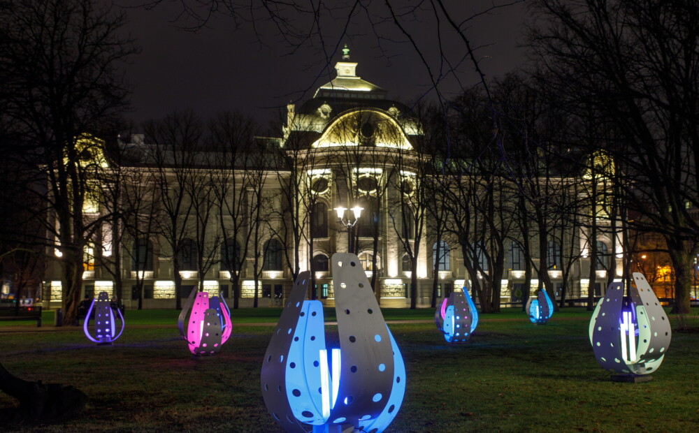 FOTO: Rīga iemirdzējusies īpašā Ziemassvētku rotā