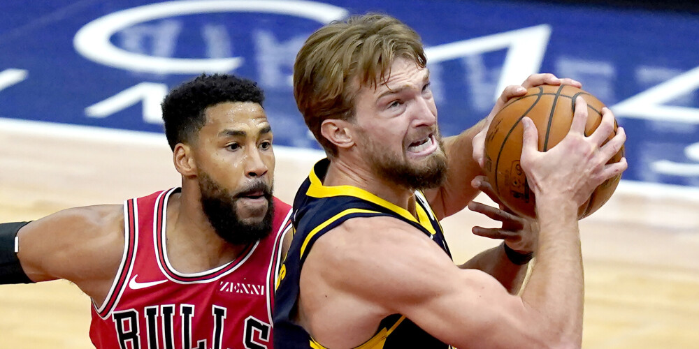 Domants Sabonis (lietuviešu: Domantas Sabonis; dzimis 1996. gada 3. maijā) ir lietuviešu basketbolists, spēlē centra un spēka uzbrucēja pozīcijā, Lietuvas basketbola izlases dalībnieks. Pašlaik pārstāv NBA klubu Indiānas "Pacers". Domanta tēvs ir bijušais basketbolists Arvīds Sabonis. Dzimis Portlendā, ASV, kamēr tēvs spēlēja Portlendas "Trail Blazers". Jaunieša karjeru aizvadījis Spānijā Malagas "Unicaja" sastāvā. ASV spēlējis NCAA koledžu basketbolā Gonzagas universitātes komandas sastāvā. 2016. gada NBA draftā Saboni ar 11. kārtas numuru izvēlējās Orlando "Magic", tomēr spēlētājs nokļuva Oklahomasitijas "Thunder" sastāvā, pēc vienas sezonas pārgāja uz Indiānas "Pacers". Lietuvas valstsvienības sastāvā debitējis 2015. gadā, kļūstot par jaunāko Lietuvas izlasē spēlējušo basketbolistu (par dažām dienām pārspēja Jona Valančūna rekordu). Izlases sastāvā izcīnīja sudraba medaļu 2015. gada Eiropas čempionātā, kā arī pārstāvēja izlasi 2016. gada vasaras olimpiskajās spēlēs.