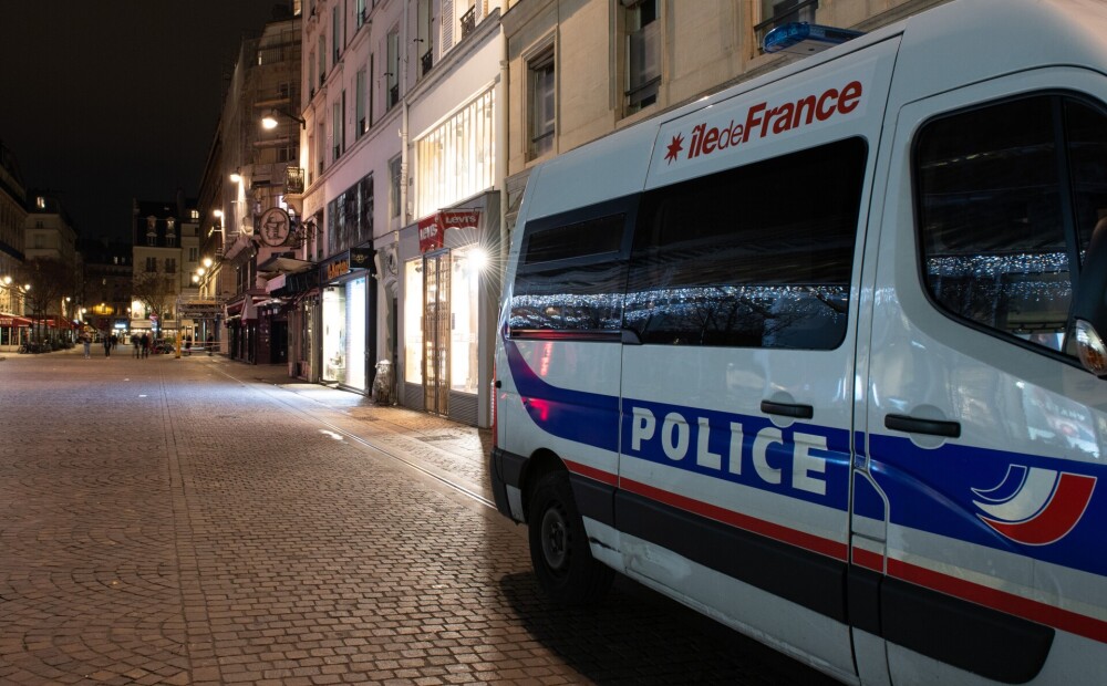 Parīzē par nelegālu ballīšu organizēšanu aizturēti pieci cilvēki