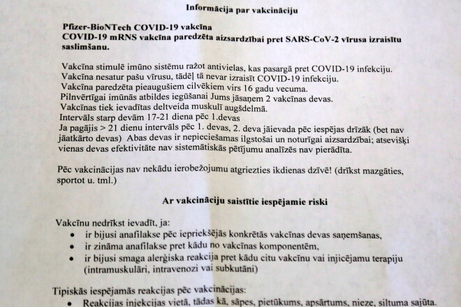 Rīgas Austrumu klīniskās universitātes slimnīcas stacionārā "Gaiļezers" tiek uzsākta farmācijas uzņēmumu "Pfizer" un "BioNTech" ražotās vakcīnas pret Covid-19 injicēšana.