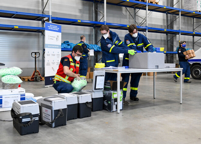 "Pfizer" kavējas ar Covid-19 vakcīnu piegādi astoņām ES valstīm