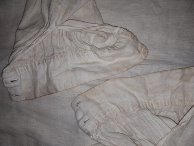 Bēnes tautas namam nodotās tērpu sastāvdaļas.