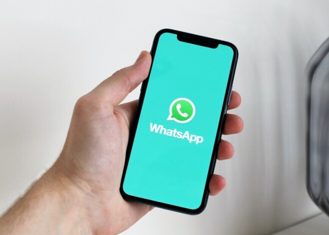 Vecāku telefonu modeļu īpašnieki no 1. janvāra vairs nevarēs izmantot "WhatsApp"