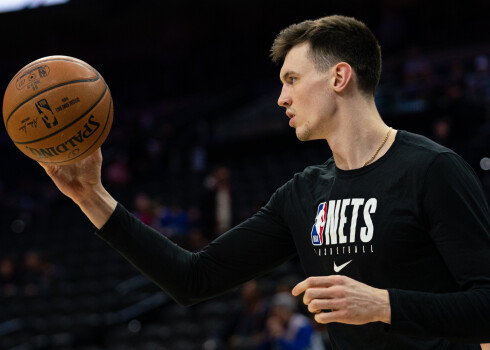 Rodions Kurucs nedevās laukumā arī mačā, kurā "Nets" iztika bez trim pamatsastāva spēlētājiem.