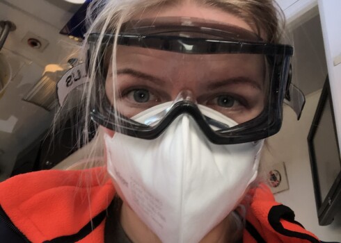 Strādāt nav viegli, jo brilles mēdz aizsvīst, bet citu variantu nav.