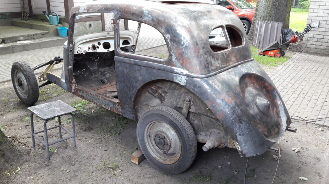 Linarda "Peugeot" pirms restaurācijas.