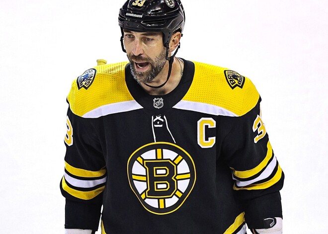 NHL vecākais hokejists Zdeno Hāra pēc 14 sezonām pametis Bostonas "Bruins"