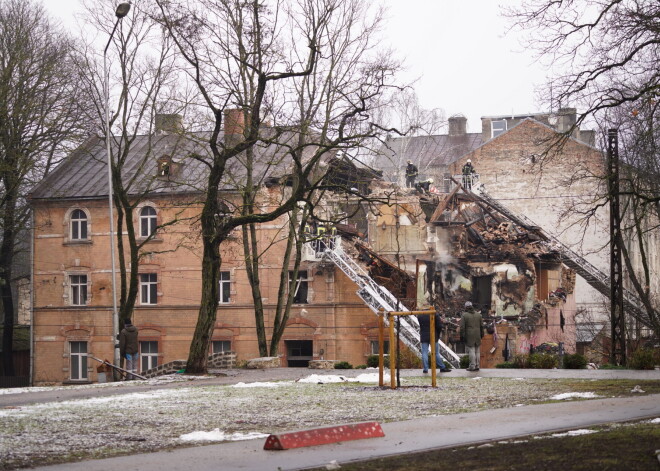 Būveksperti lems par Āgenskalnā pussabrukušā nama nākotni; izvirzīti divi iespējamie scenāriji