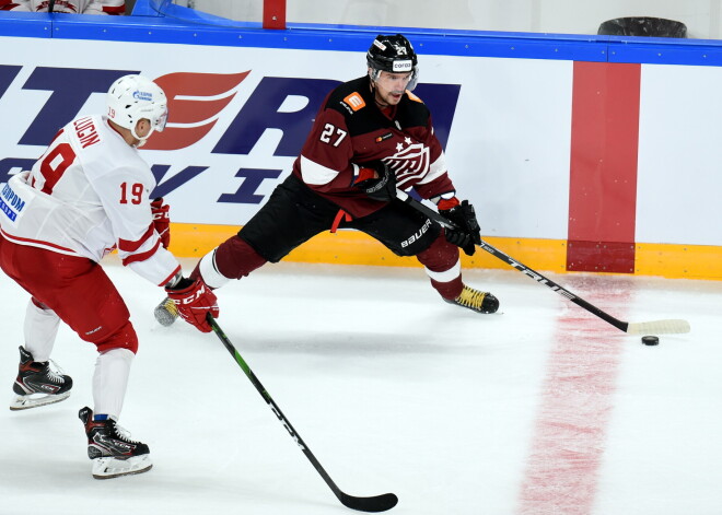 VIDEO: Rīgas “Dinamo” hokejista sievai Vecgada vakarā nozog un sadauza "Mercedes" mašīnu