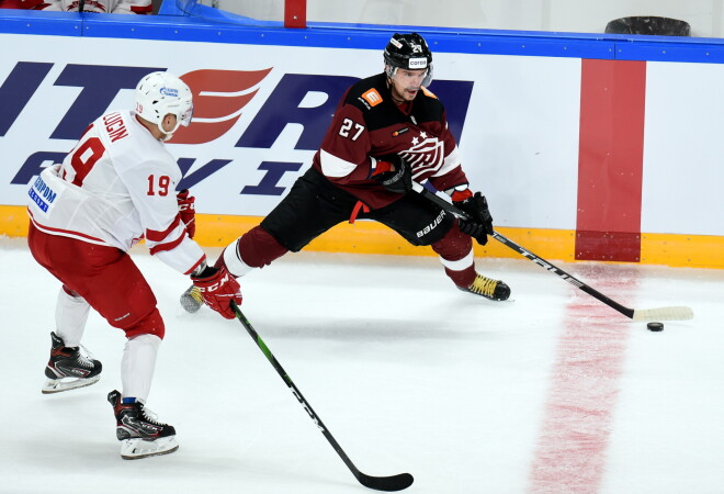 Deniss Paršins ar septiņiem gūtiem vārtiem un deviņām rezultatīvām piespēlēm pagaidām ir ceturtais rezultatīvākais Rīgas "Dinamo" hokejists (aiz Mika Indraša, Laura Dārziņa un Mārtiņa Dzierkala).