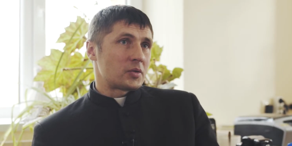 Viļoties pāvestā Franciskā, priestera pienākumus pametis prāvests Stepanovs
