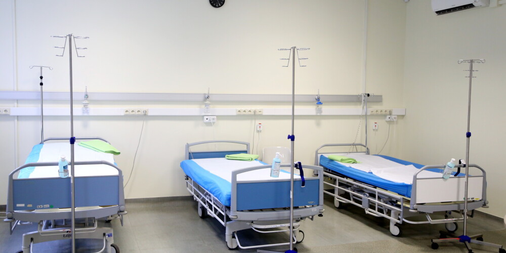 Slimnīcās noslodze joprojām augsta, taču izdevies pārprofilēt vēl 83 gultas Covid-19 pacientiem