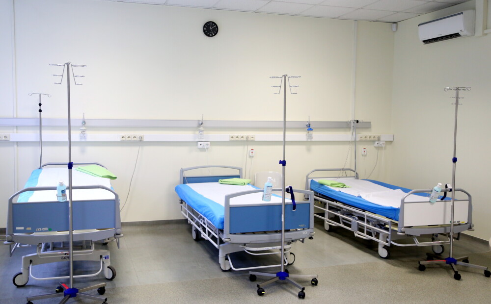 Slimnīcās noslodze joprojām augsta, taču izdevies pārprofilēt vēl 83 gultas Covid-19 pacientiem