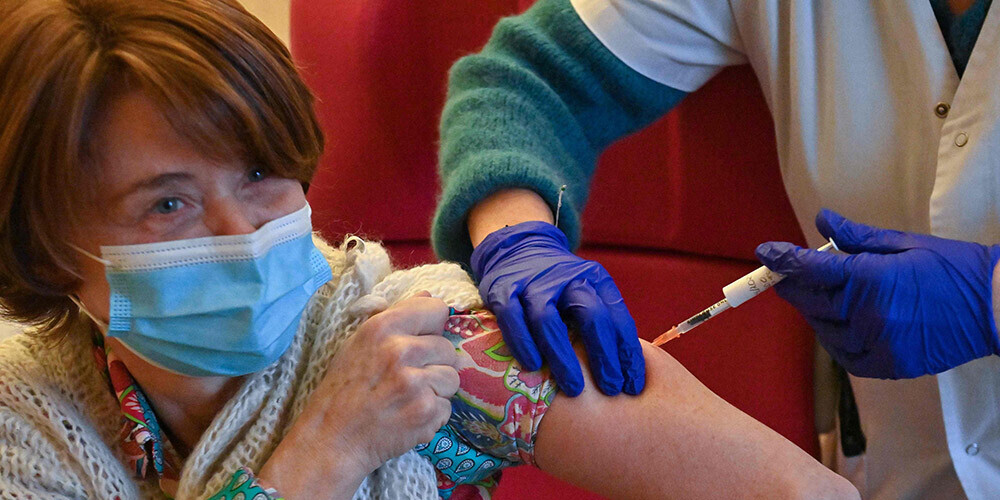 Pēc saņemtās kritikas Francijas valdība sola paātrināt vakcinācijas kampaņu