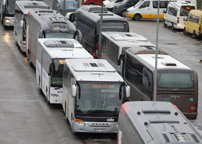 Ar Covid-19 inficējies pasažieris braucis autobusā no Rīgas uz Liepupi