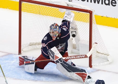 Elvis Merzļikins aizvadījis spožu debijas sezonu NHL.