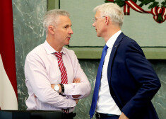 Kariņš atzina, ka par īslaicīgo Viņķeles aizvietotāju saredzēja partiju apvienības "Attīstībai"/"Par!" politiķi ar vislielāko pieredzi, kas ir Pabriks.