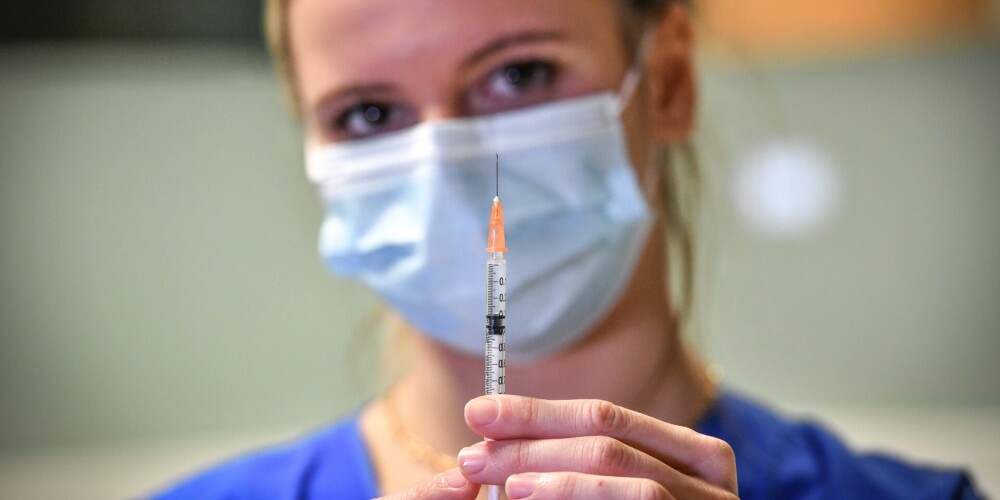 Tikai trešdaļa Latvijas iedzīvotāju gatavi vakcinēties pret Covid-19, liecina aptauja