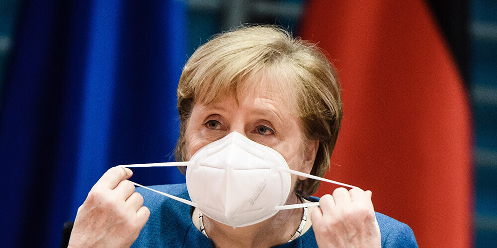 Merkele nosoda nekārtības ASV Kapitolijā un daļēji vaino tajās Trampu