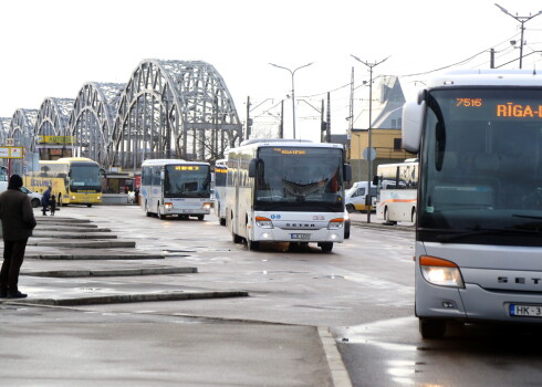 Komandantstundas dēļ nedēļas nogalē atceļ vairāk nekā 30 reģionālo autobusu reisus