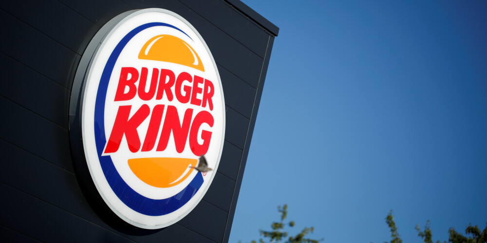 Restorāns "Burger King" maina 22 gadus seno logo