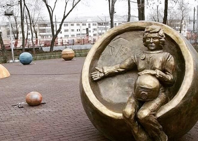 Еще одна "Аленка": памятник "беременной" Терешковой рассмешил людей