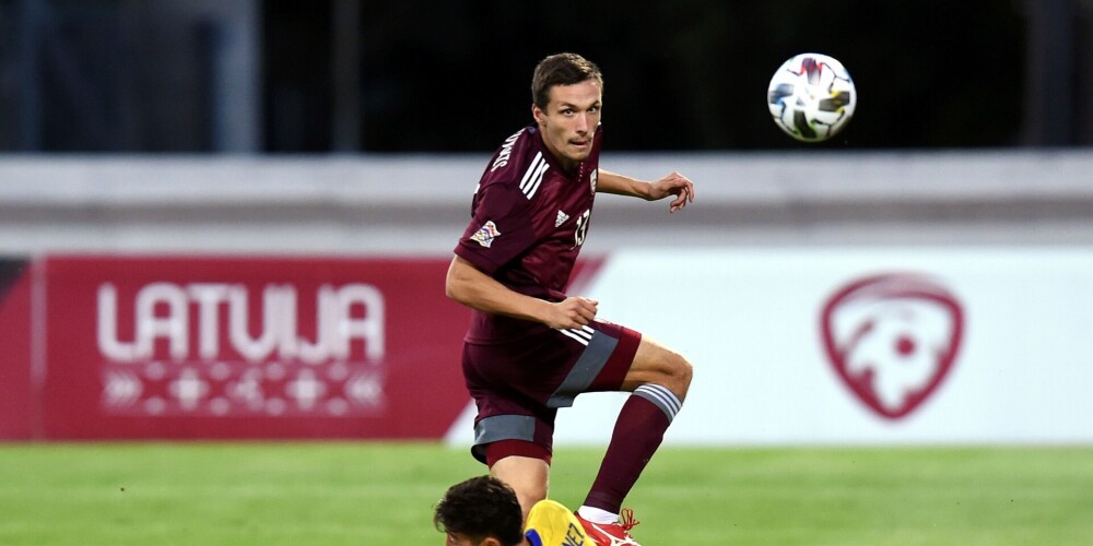 Raivis Andris Jurkovskis (dzimis 1996. gada 9. decembrī) ir Latvijas futbolists, aizsargs. Iepriekš ir spēlējis arī FK RFS un FK Liepāja rindās. Pārstāvējis dažādu vecumu Latvijas jauniešu izlases. Latvijas izlasē debitēja 2018. gada 3. februārī draudzības spēlē pret Dienvidkorejas izlasi.