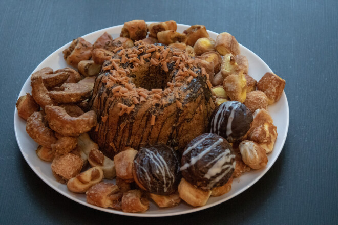 Firmas kliņģeri ar riekstiem beķereja cep kopš pirmās dienas.