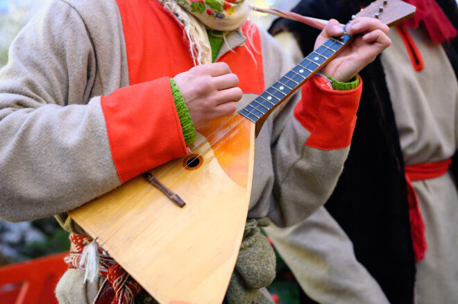 Balalaiku modi aizsāka Norvēģijas kara jūrnieki.