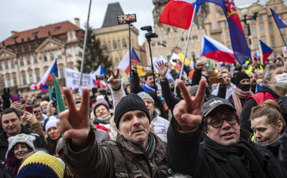 Protestos pret karantīnas režīmu Čehijā piedalās arī bijušais prezidents