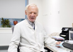 Slavenais gastroenterologs teic, ka pēc izlaišanas no slimnīcas uzreiz darbā neatgriezīsies. “Vēl jau tik daudz spara nav, un trakot šādā brīdī nav vajadzības.”