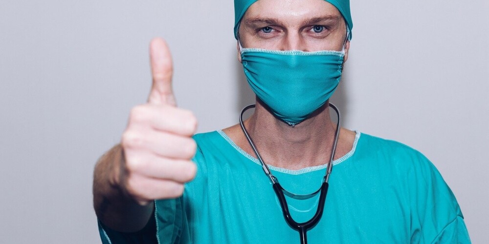 В соцсетях беспокоятся: латвийских медсестер зовут в Германию прививать от Covid-19 за зарплату в 16 раз больше местной