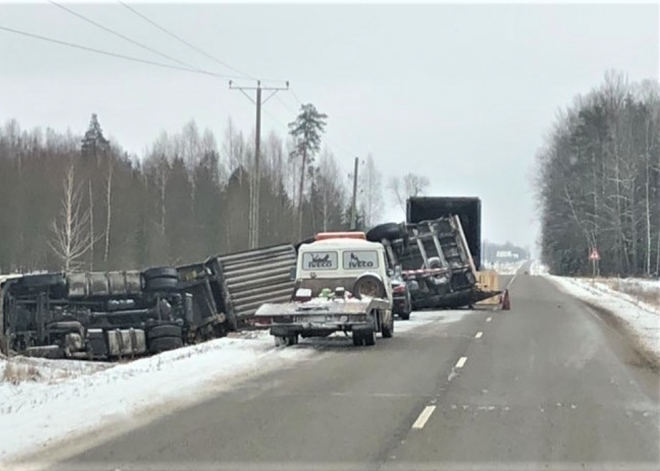 Daudzi nebija gatavi ziemīgajiem laikapstākļiem: līdz pēcpusdienai reģistrēti 67 satiksmes negadījumi