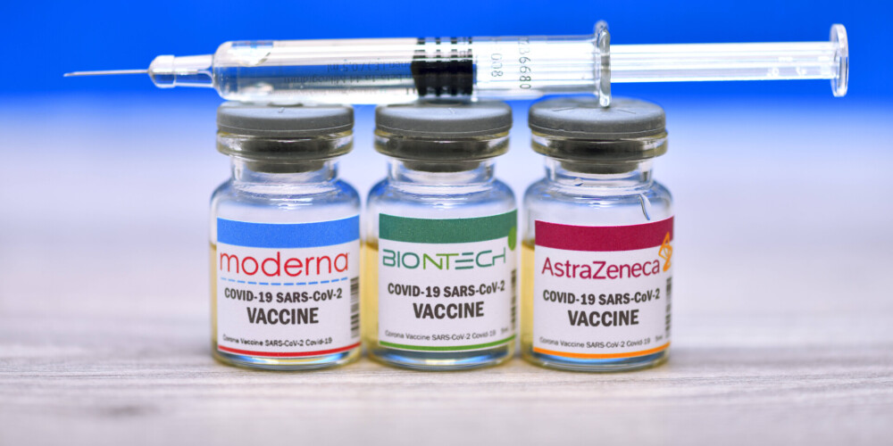 "AstraZeneca" lūdz EZA apstiprināt tās Covid-19 vakcīnu