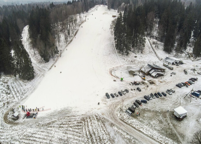 Latvijas augstākais kalns - Gaiziņš lepojas savā ziemas rotā.