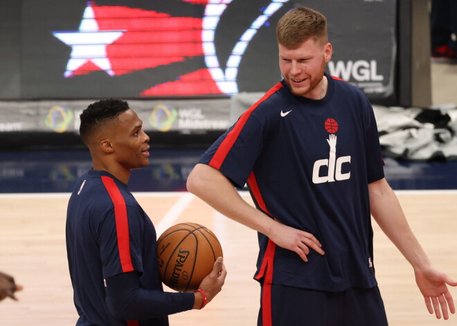 Atcelta Bertāna un Pasečņika spēle, jo "Wizards" nespēj nodrošināt vismaz astoņus spēlētājus