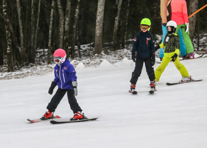 Полиция следит, чтобы рижане не толпились на горках