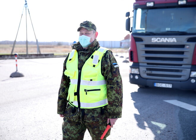 Lai iekļūtu Latvijā, robežu šķērsotāji no piektdienas varētu ķerties pie krimināli sodāmām darbībām, bažījas IeM