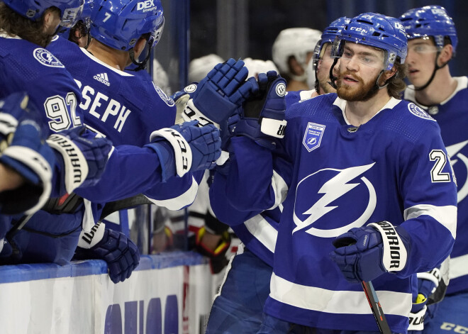 Stenlija kausa īpašniece "Lightning" sezonu sāk ar uzvaru par "Blackhawks"